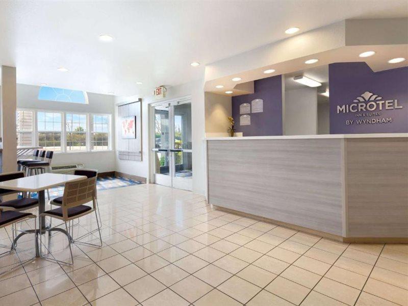 Microtel Inn & Suites Modesto Ceres Exterior photo